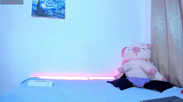 Shophie thoopson online show from April 5, 7:02 pm