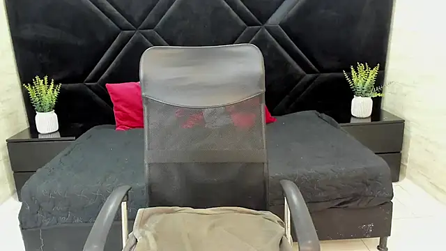 Dantzel  online show from January 7, 6:55 pm