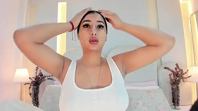 SalomeeBell online show from October 6, 8:13 pm