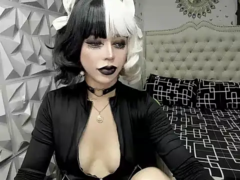 janecomander online show from April 11, 1:48 pm