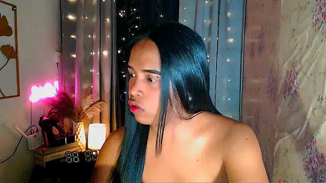 Lorainnelustts online show from February 10, 4:48 am