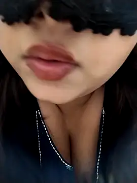 Snapshot of colleen_hoover chatting on October 12, 7:05 pm colleen hoover online show from October 12, 7:05 pm