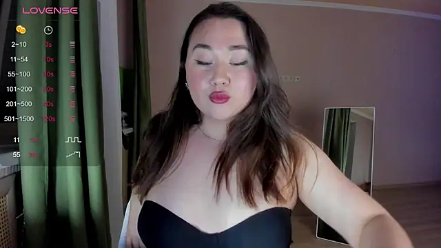 emilia mur online show from May 12, 7:53 pm