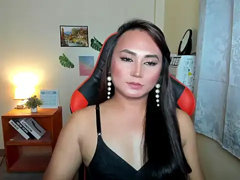 hella queen online show from March 20, 6:13 pm