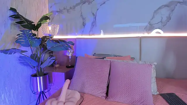 ValSmith  online show from March 11, 4:38 am