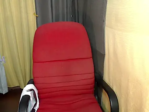 lovelyallena07 online show from April 5, 2:43 am