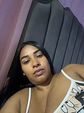 ericajohnson  online show from April 18, 10:42 pm