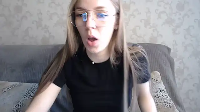 HitGyrl online show from June 14, 1:14 am