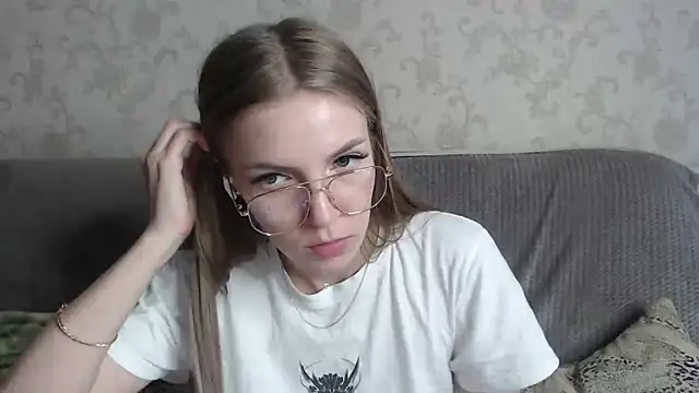 HitGyrl online show from March 2, 5:08 am