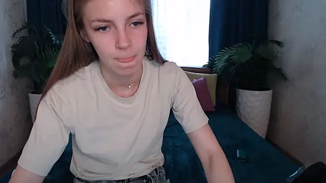 HitGyrl online show from June 15, 2:34 am