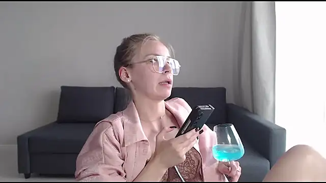 HitGyrl online show from July 17, 10:52 am