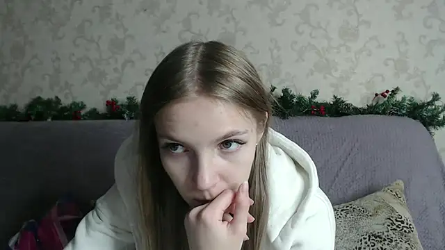 HitGyrl online show from January 18, 8:21 am