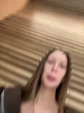 ElliRose online show from November 12, 7:17 am