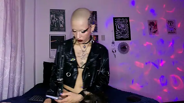 plutonbluemooon333 online show from December 3, 2:25 am