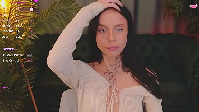 livia starwars online show from November 15, 10:00 pm