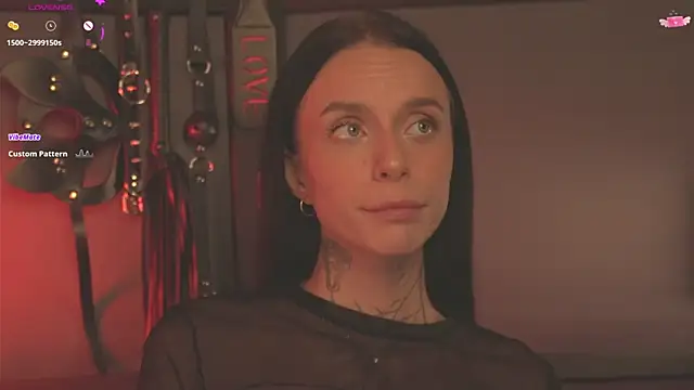 Snapshot of livia_starwars chatting on September 17, 3:32 pm livia starwars online show from September 17, 3:32 pm