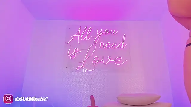 aleksandramiller  online show from February 26, 1:32 pm