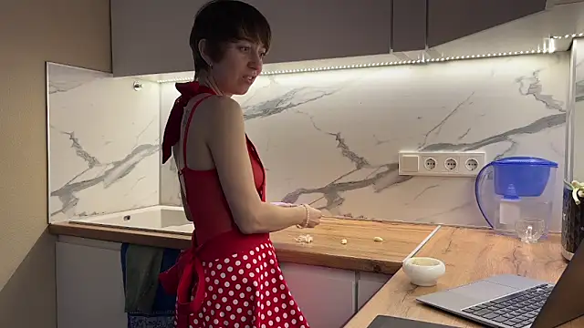 daniellia  online show from April 21, 2:24 pm