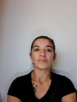 Snapshot of alinaalinutzq chatting on November 1, 6:39 am alinaalinutzq online show from November 1, 6:39 am