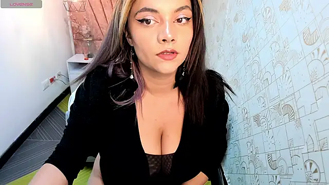 Kiara Cruz   online show from April 18, 9:58 pm