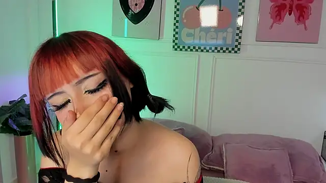 Zoe Lynch  online show from March 23, 12:00 pm