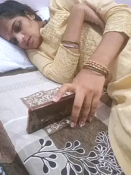 Sofia kuuu online show from November 2, 11:35 am