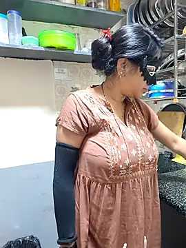 Queen Nightt online show from November 27, 3:53 am