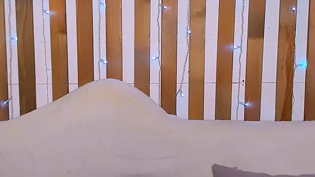 Lori Williams online show from September 24, 1:26 am