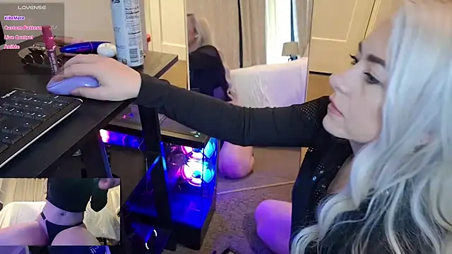 kinkylilsweetie online show from October 29, 11:29 pm