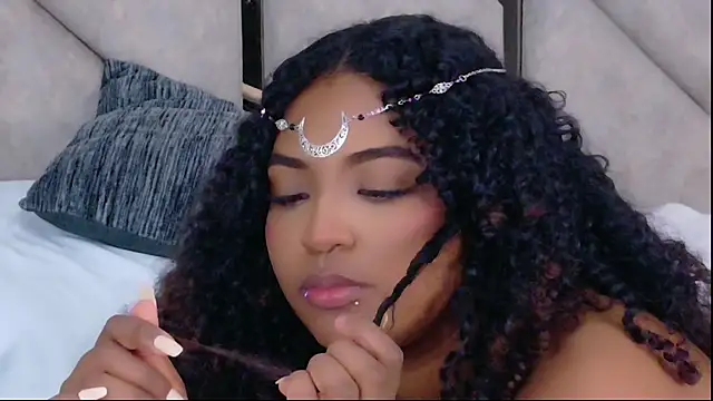 Cristal-Jonnes online show from April 13, 8:15 am