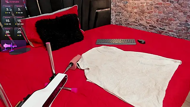 ALYANNA HOT  online show from October 7, 12:20 pm