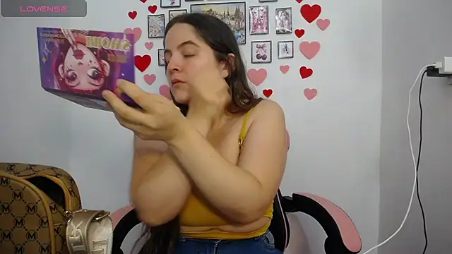 Pregnant Kloe online show from June 5, 5:30 pm