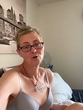 Curvy-Jinx online show from November 17, 2:40 pm