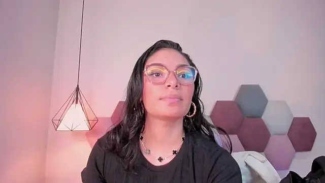 LunaAspen  online show from March 5, 6:04 pm