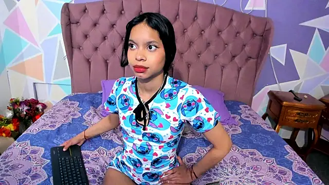Snapshot of CloeyGraweing chatting on October 19, 3:03 pm CloeyGraweing online show from October 19, 3:03 pm