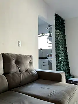 Snapshot of Chloe_Leaozinho chatting on October 31, 8:02 pm Chloe Leaozinho online show from October 31, 8:02 pm