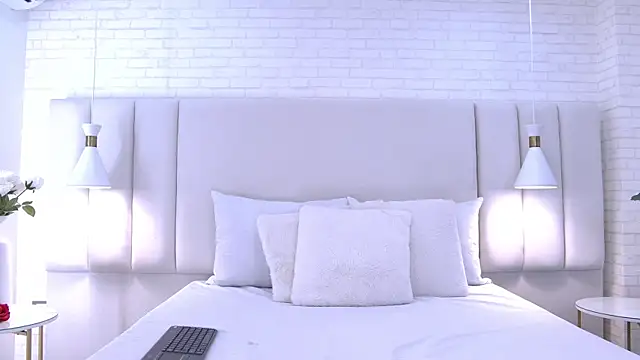 Snapshot of Sophie_DearGB chatting on October 15, 8:11 pm Sophie DearGB online show from October 15, 8:11 pm