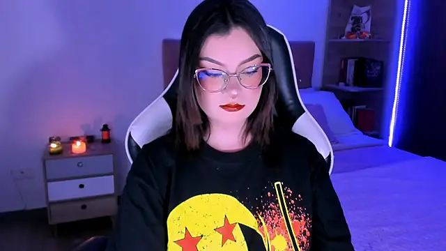 OphelianaRose33 online show from November 2, 11:30 pm