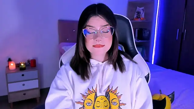 OphelianaRose33 online show from November 18, 11:15 pm