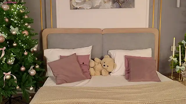 LanaElise online show from December 3, 5:21 am