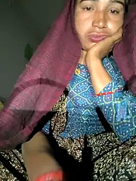 Hot raaani online show from December 22, 11:30 pm