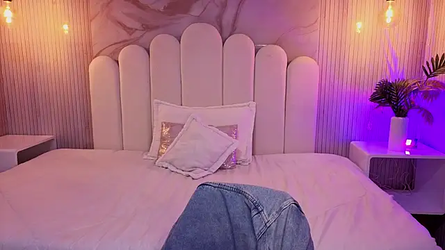 luna hot ass online show from May 21, 3:15 am