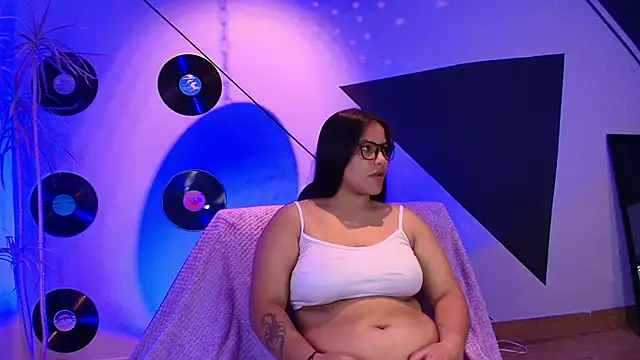 Lilith and Khloe online show from February 12, 11:34 am