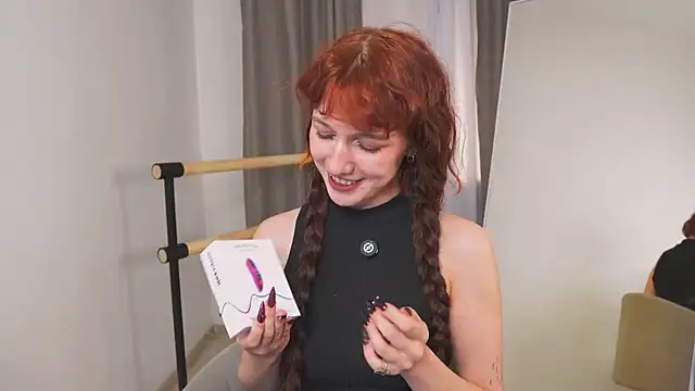 LeelooYolo online show from November 22, 4:20 pm