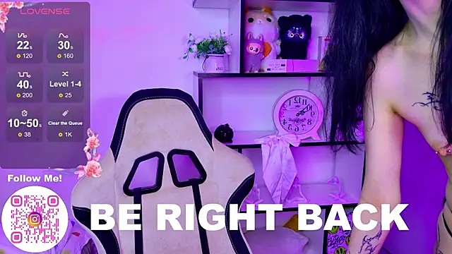 MiaScarlettt online show from December 5, 8:10 pm