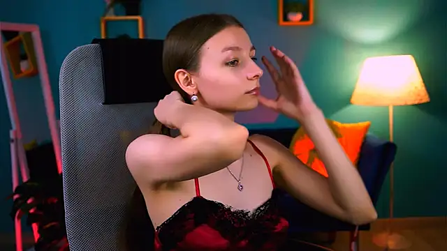 JulieDaniel online show from March 6, 9:15 am