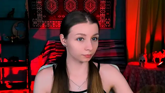 JulieDaniel online show from December 5, 9:32 am