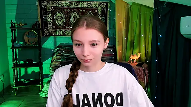 JulieDaniel online show from April 17, 4:25 am