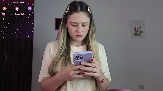 Veronika  Winslow  online show from November 4, 5:23 am