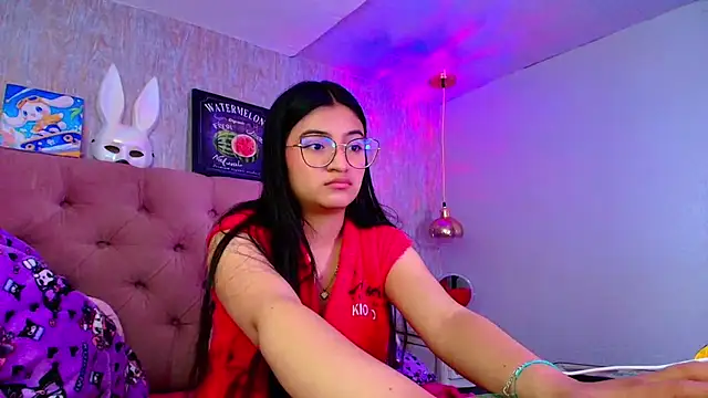 laurenelove online show from November 20, 5:41 am